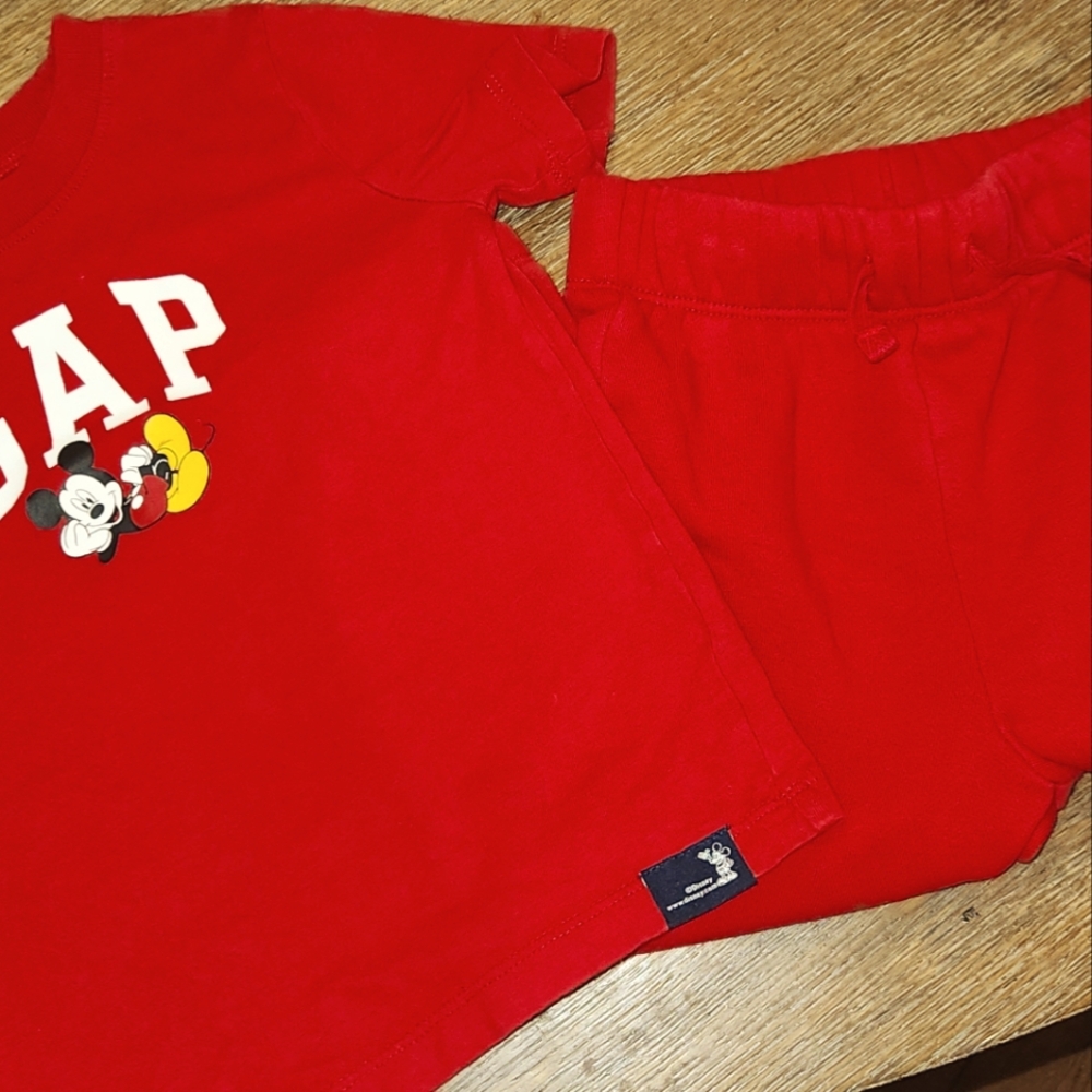 Gap/Disney Collab Toddler Size 2 Tee and Sweatpants
